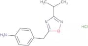 4-{[3-(Propan-2-yl)-1,2,4-oxadiazol-5-yl]methyl}aniline hydrochloride