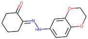 (2E)-2-[2-(2,3-Dihydro-1,4-benzodioxin-6-yl)hydrazin-1-ylidene]cyclohexan-1-one