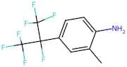 4-(1,1,1,2,3,3,3-Heptafluoropropan-2-yl)-2-methylaniline