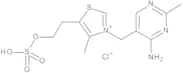 3-[(4-Amino-2-methylpyrimidin-5-yl)methyl]-4-methyl-5-[2-(sulfonatooxy)ethyl]thiazolium Chloride (…