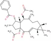 5,15-Diacetyl-3-benzoyllathyrol