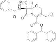 (6R,7R)-7-(Benzoylamino)-3-(chloromethyl)-7-methoxy-8-oxo-5-oxa-1-azabicyclo[4.2.0]oct-2-ene-2-car…